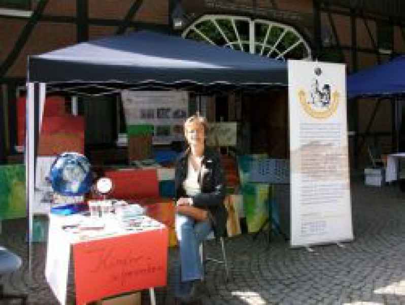 kinderschminken-stand-mit-frau-schreckenberg